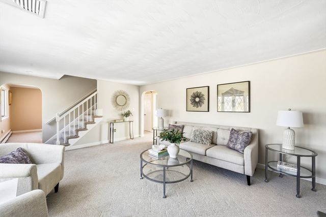 22 Longwood Ave, Woburn, MA 01801