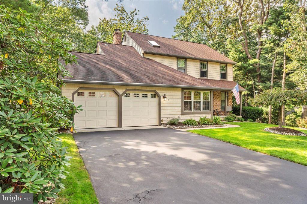 8 SHERWOOD LN, Voorhees, NJ 08043