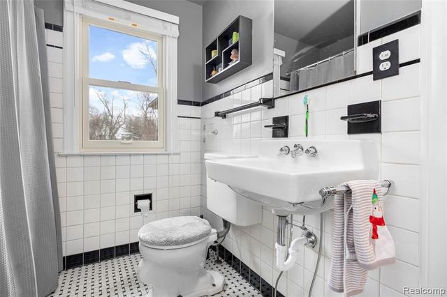 200 N York Street, Dearborn, MI 48128