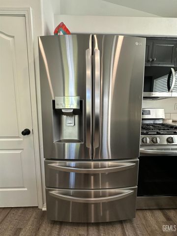 8806 Rollingbay Drive, Bakersfield, CA 93312