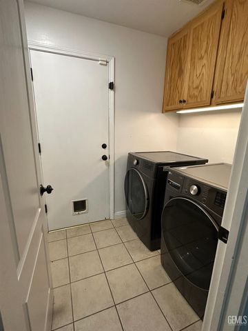 8806 Rollingbay Drive, Bakersfield, CA 93312