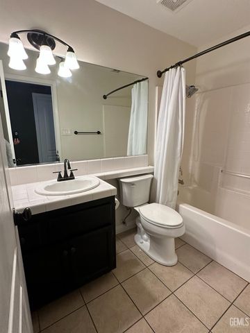 8806 Rollingbay Drive, Bakersfield, CA 93312