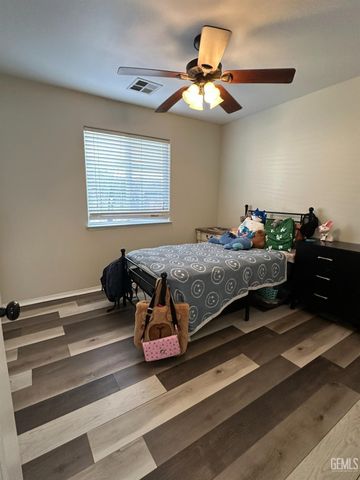 8806 Rollingbay Drive, Bakersfield, CA 93312