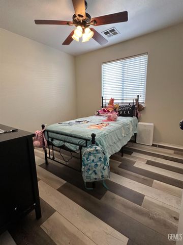 8806 Rollingbay Drive, Bakersfield, CA 93312