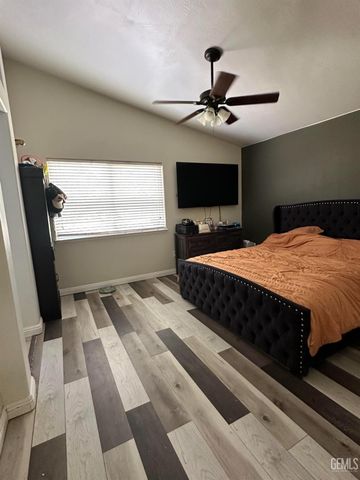 8806 Rollingbay Drive, Bakersfield, CA 93312