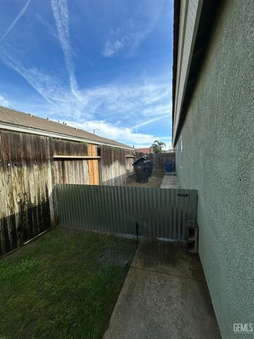 8806 Rollingbay Drive, Bakersfield, CA 93312