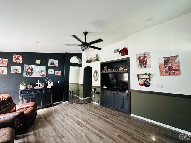 8806 Rollingbay Drive, Bakersfield, CA 93312