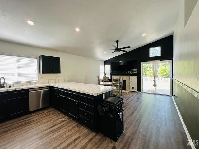 8806 Rollingbay Drive, Bakersfield, CA 93312