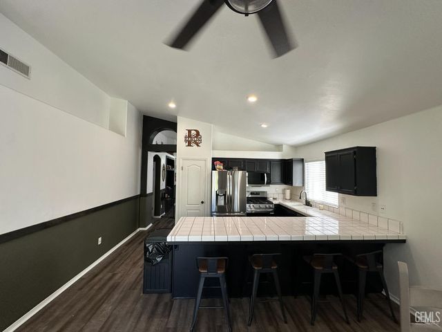 8806 Rollingbay Drive, Bakersfield, CA 93312