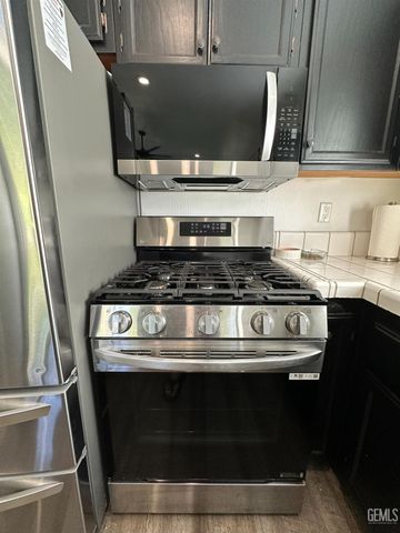 8806 Rollingbay Drive, Bakersfield, CA 93312