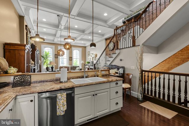 305 N QUEEN ST, Lancaster, PA 17603