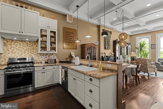 305 N QUEEN ST, Lancaster, PA 17603