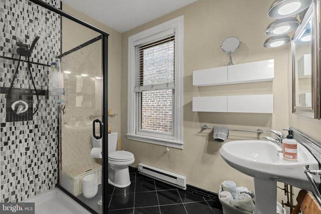 305 N QUEEN ST, Lancaster, PA 17603