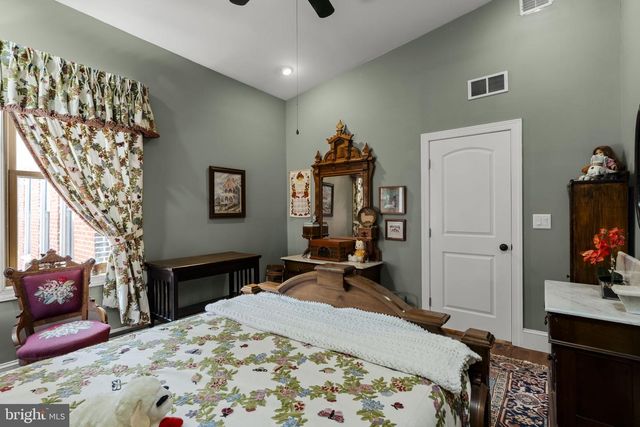 305 N QUEEN ST, Lancaster, PA 17603