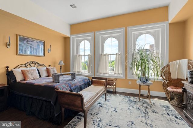 305 N QUEEN ST, Lancaster, PA 17603