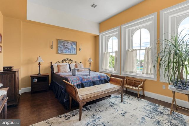 305 N QUEEN ST, Lancaster, PA 17603