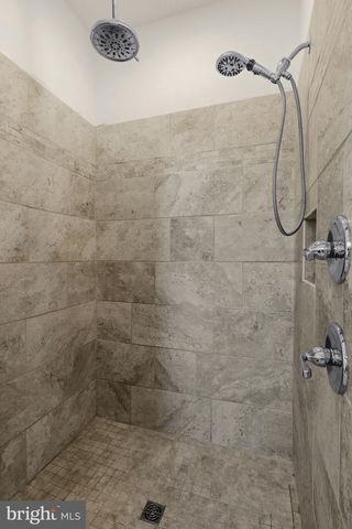 305 N QUEEN ST, Lancaster, PA 17603