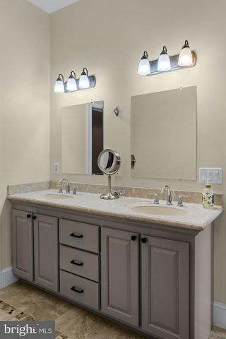 305 N QUEEN ST, Lancaster, PA 17603