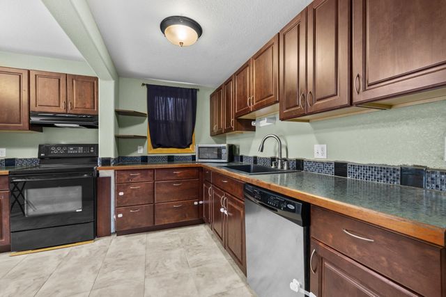105 17th St SE, Minot, ND 58701