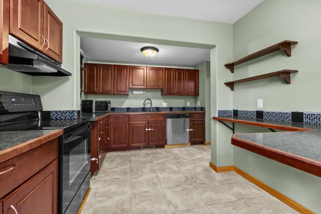 105 17th St SE, Minot, ND 58701
