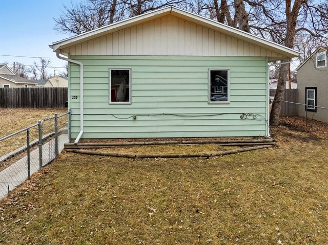 105 17th St SE, Minot, ND 58701