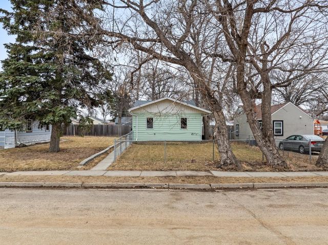 105 17th St SE, Minot, ND 58701