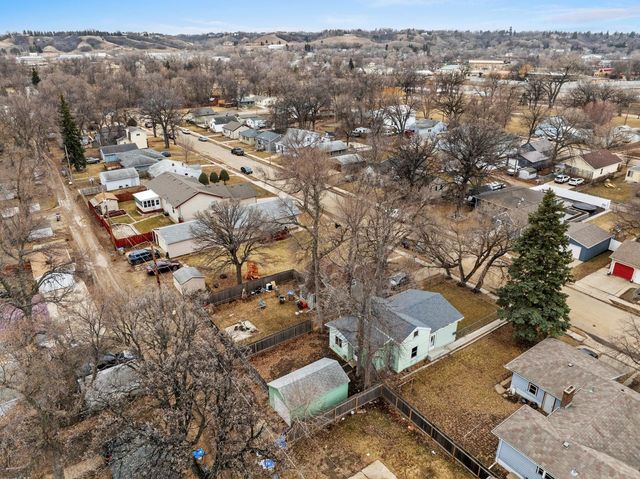 105 17th St SE, Minot, ND 58701