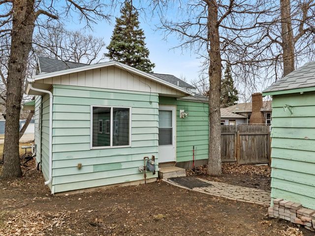 105 17th St SE, Minot, ND 58701