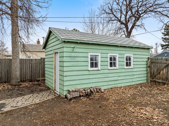 105 17th St SE, Minot, ND 58701