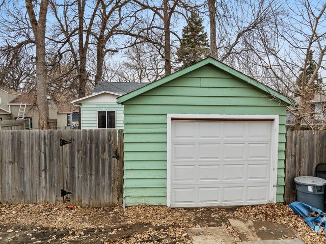 105 17th St SE, Minot, ND 58701
