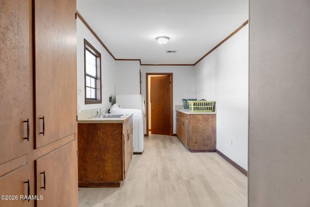 2003 Old Jeanerette Road, New Iberia, LA 70563