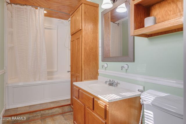 2003 Old Jeanerette Road, New Iberia, LA 70563