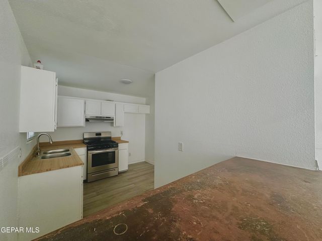 421 Panahi Road, Socorro, TX 79927