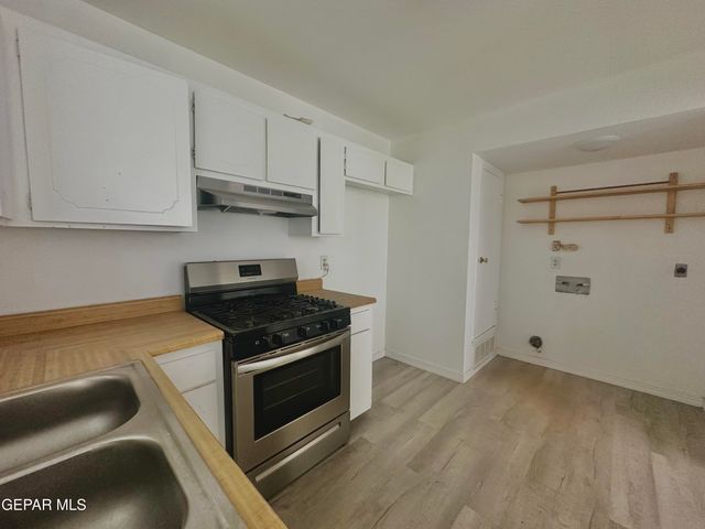 421 Panahi Road, Socorro, TX 79927