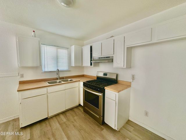 421 Panahi Road, Socorro, TX 79927