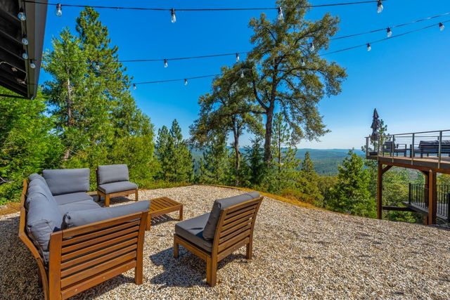 12736 Summit Ridge Dr, Nevada City, CA 95959