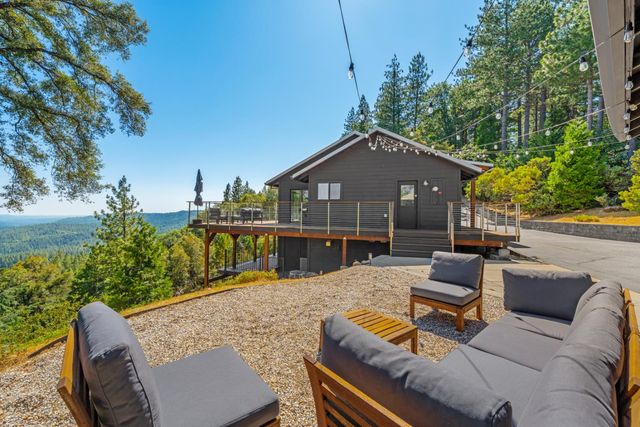 12736 Summit Ridge Dr, Nevada City, CA 95959