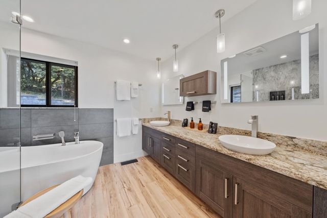 12736 Summit Ridge Dr, Nevada City, CA 95959