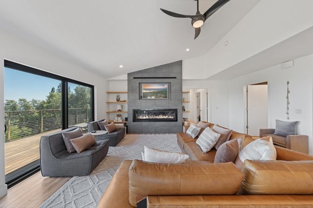 12736 Summit Ridge Dr, Nevada City, CA 95959