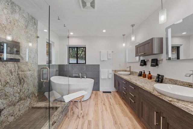12736 Summit Ridge Dr, Nevada City, CA 95959