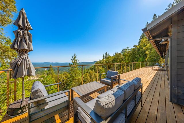 12736 Summit Ridge Dr, Nevada City, CA 95959