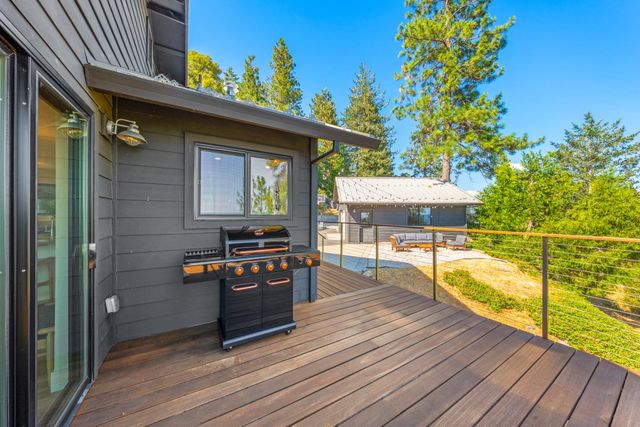 12736 Summit Ridge Dr, Nevada City, CA 95959