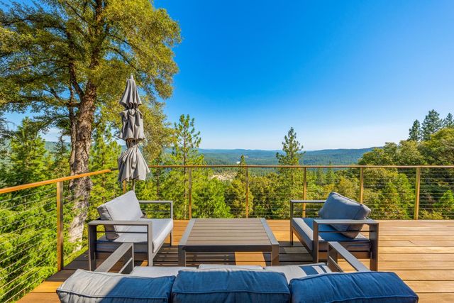 12736 Summit Ridge Dr, Nevada City, CA 95959
