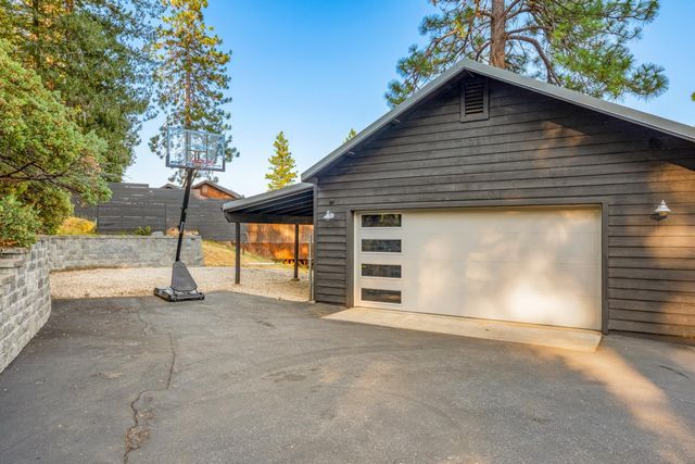 12736 Summit Ridge Dr, Nevada City, CA 95959