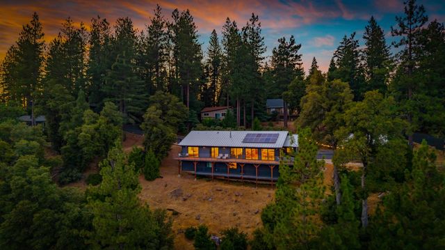 12736 Summit Ridge Dr, Nevada City, CA 95959