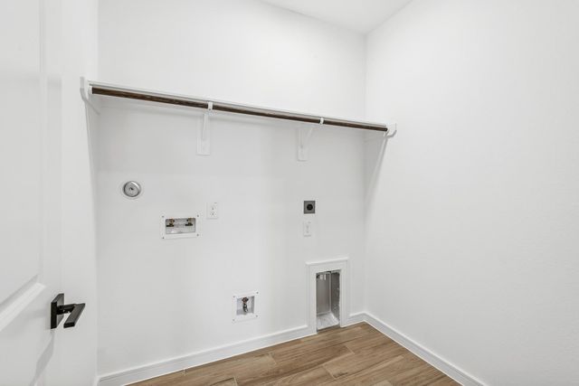 698 Daniels Lake Lane, Dayton, TX 77535