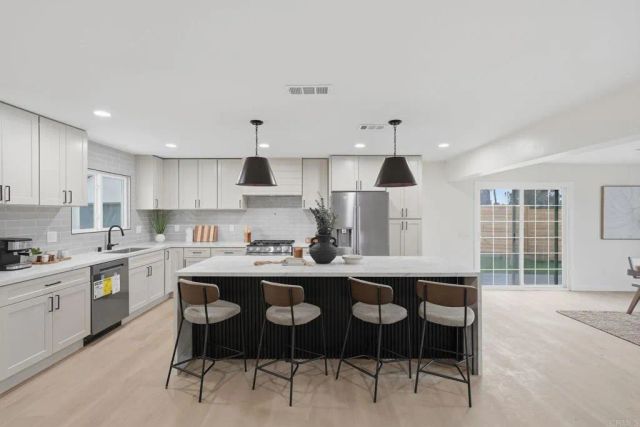 3296 Via Bartolo, San Diego, CA 92111