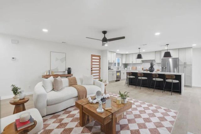 3296 Via Bartolo, San Diego, CA 92111