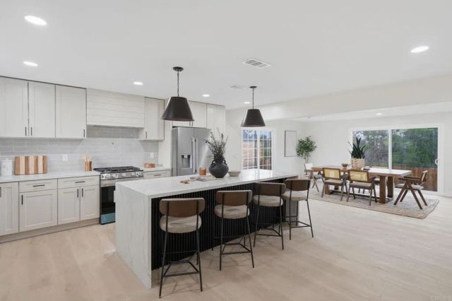 3296 Via Bartolo, San Diego, CA 92111