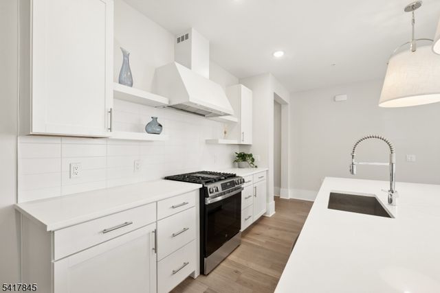 102 IRIS COURT, Warren Twp., NJ 07059